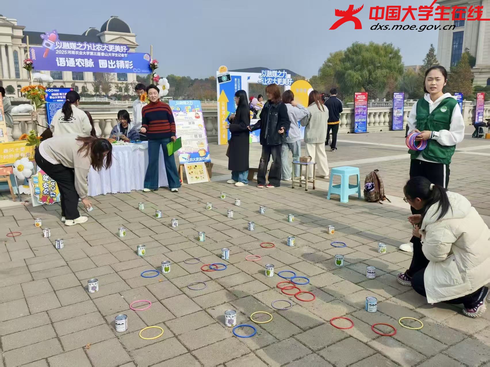 学子游玩小游戏（一） 来源：河南农业大学