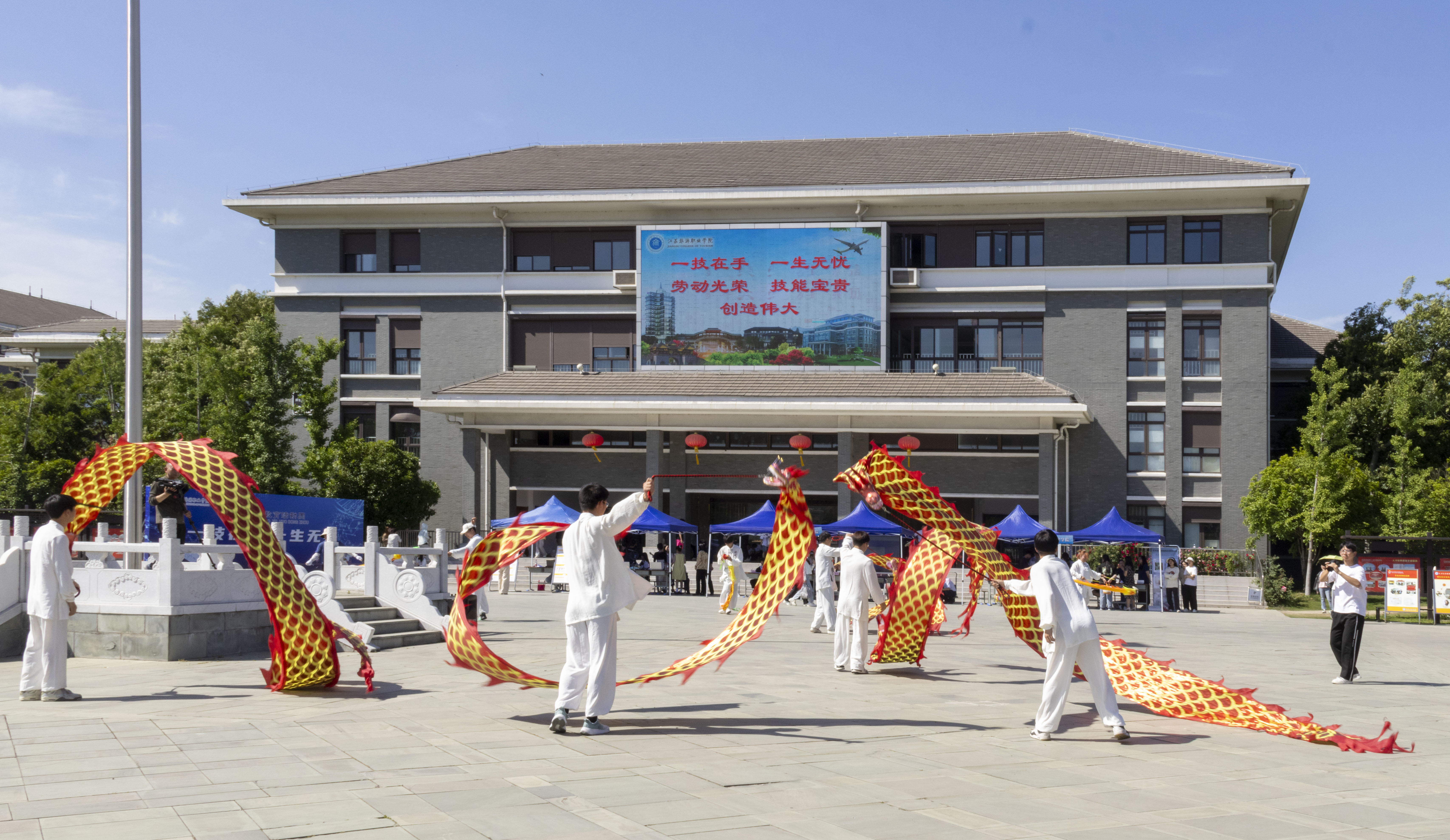 职业技能展示：彩带龙