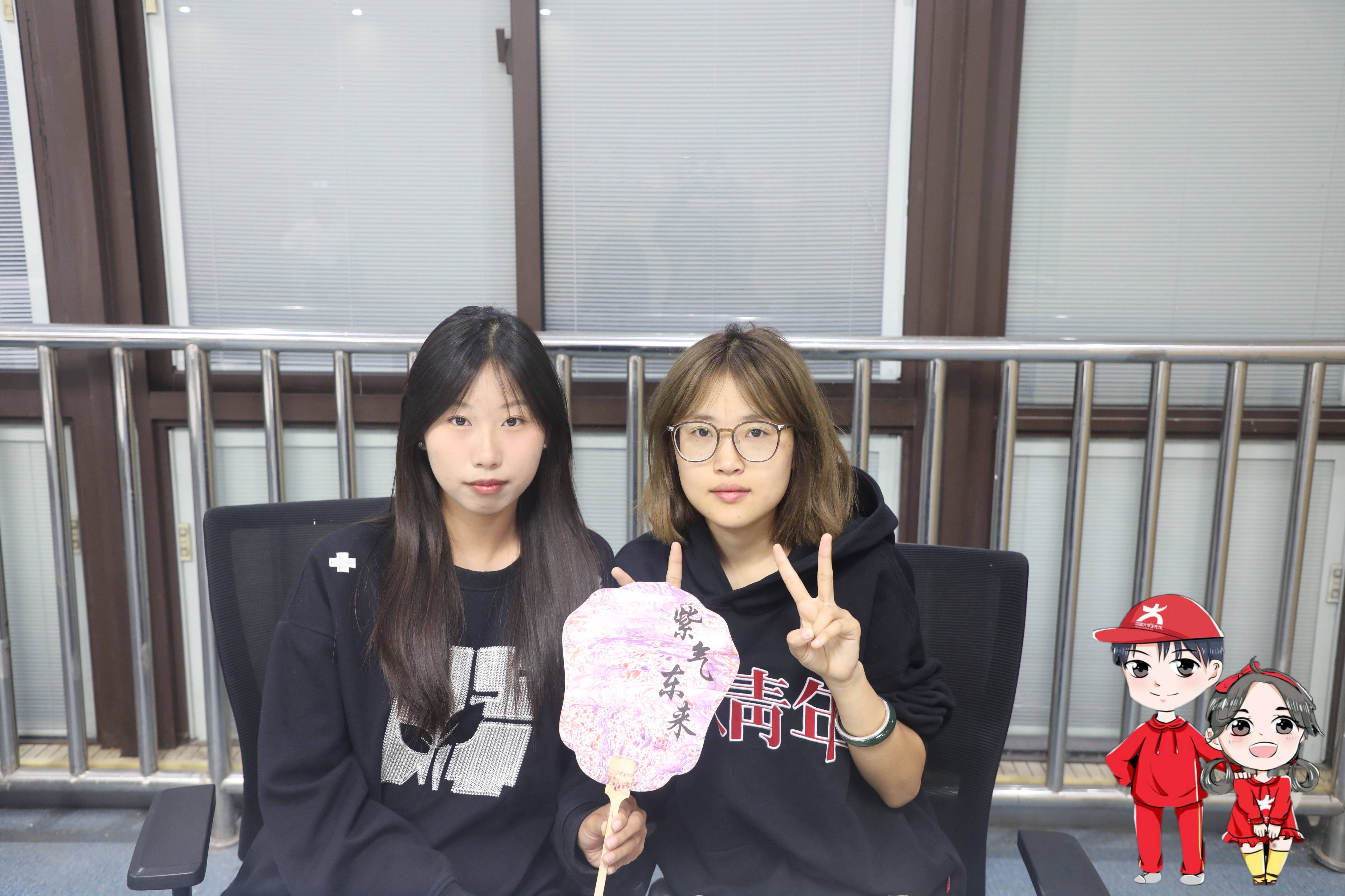 "步伐坚定色更鲜，青春活力情更厚。"小中与你并肩，每一步都踏出青春的活力与文化的深度。校园网络通讯站供图