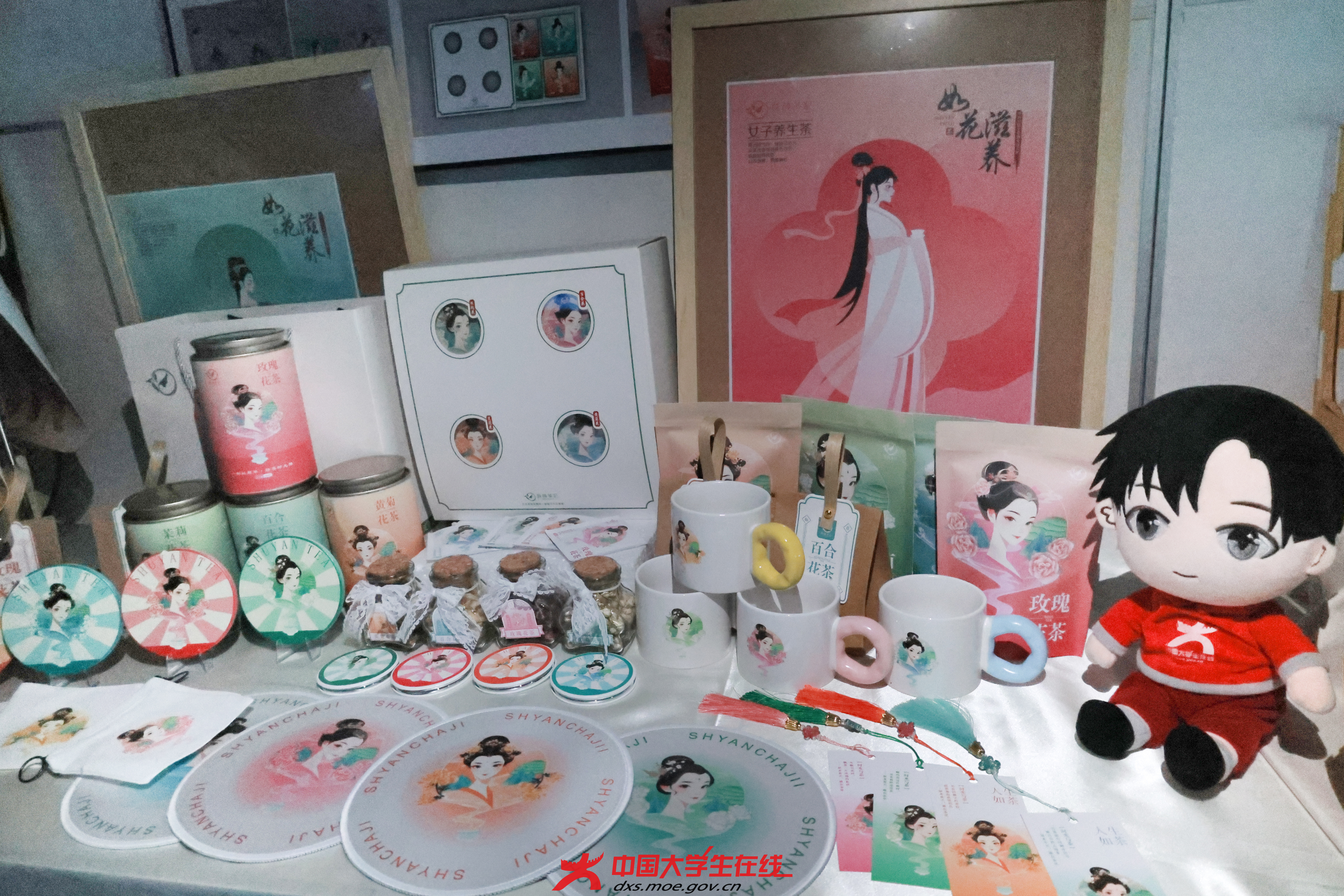 本次毕业展不仅是同学们三年学习成果的集中展示，更是学院产学研深度融合、校企协同育人的生动体现。（校园网络通讯站 摄）