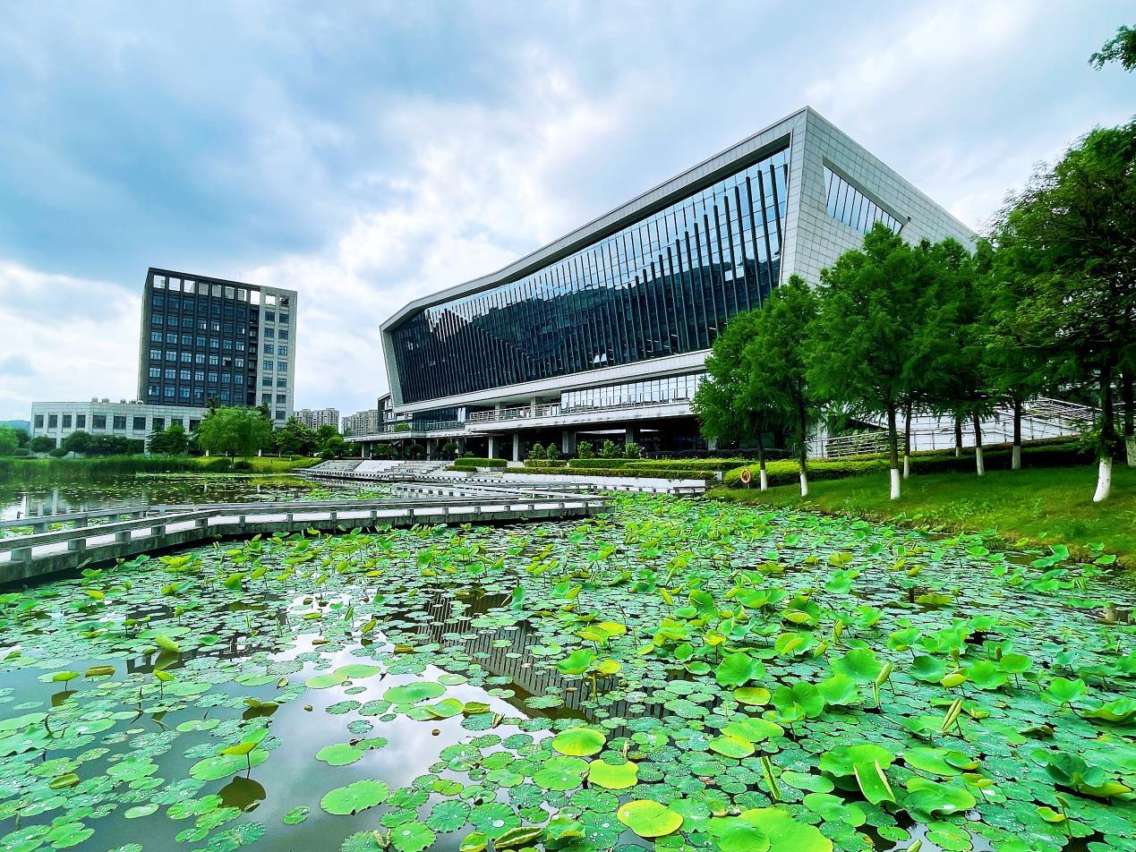 越湖风景 范琪琪摄.jpeg