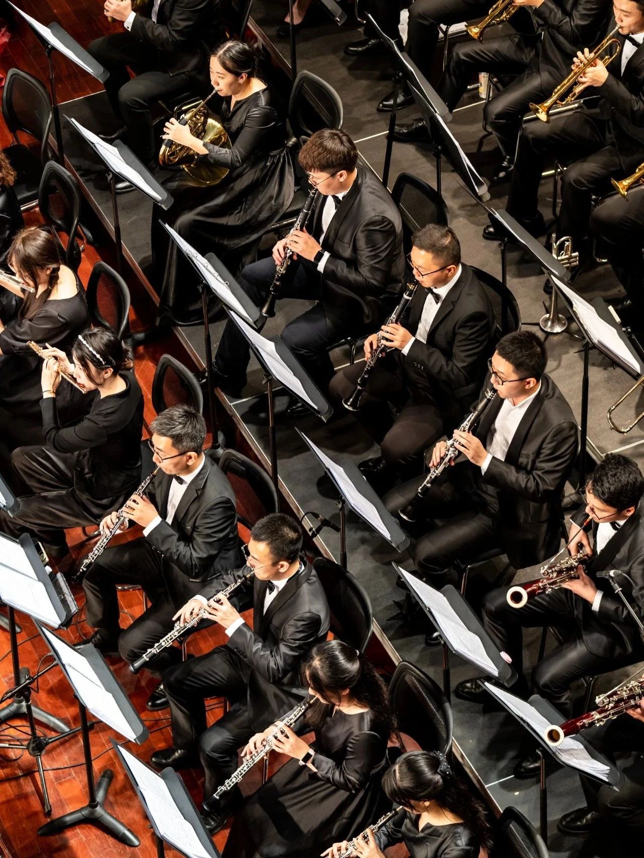 影视作品配乐《海霞》组曲、《歌剧魅影》组曲、音乐剧《音乐之声》交响组曲等演奏曲目乐声悠扬；原创作品《乐游中华》，《降E大调第二单簧管协奏曲》《春天的芭蕾》《金银舞圆舞曲》《丹松舞曲》等演奏曲目精彩纷呈