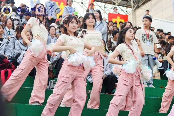 安徽师范大学第52届运动会啦啦队 安徽师范大学官网提供(1).jpg 安徽师范大学第52届运动会啦啦队 安徽师范大学官网提供(1).jpg