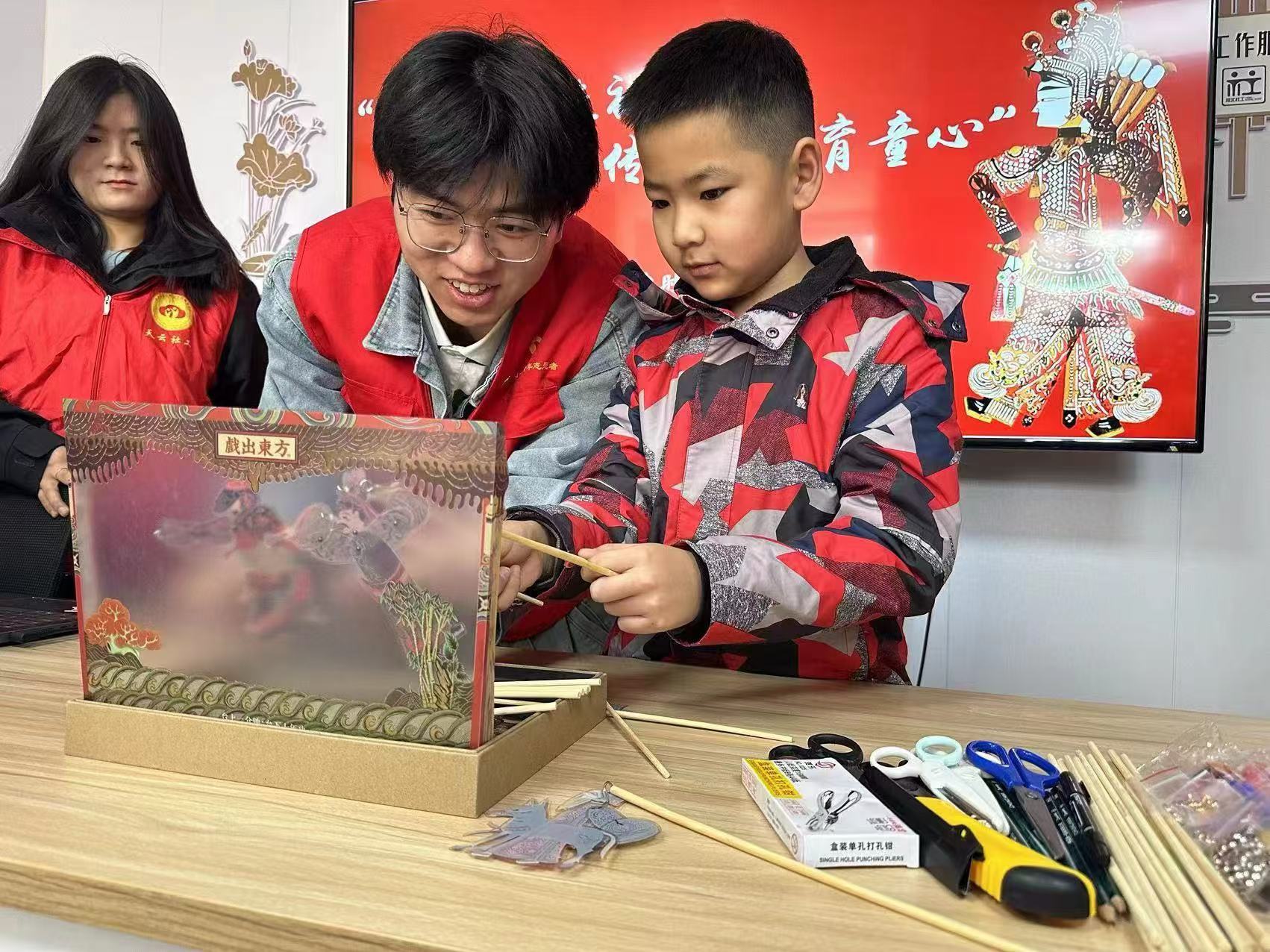 2024.03皮影文化走进团结楼社区.jpg 2024.03皮影文化走进团结楼社区.jpg