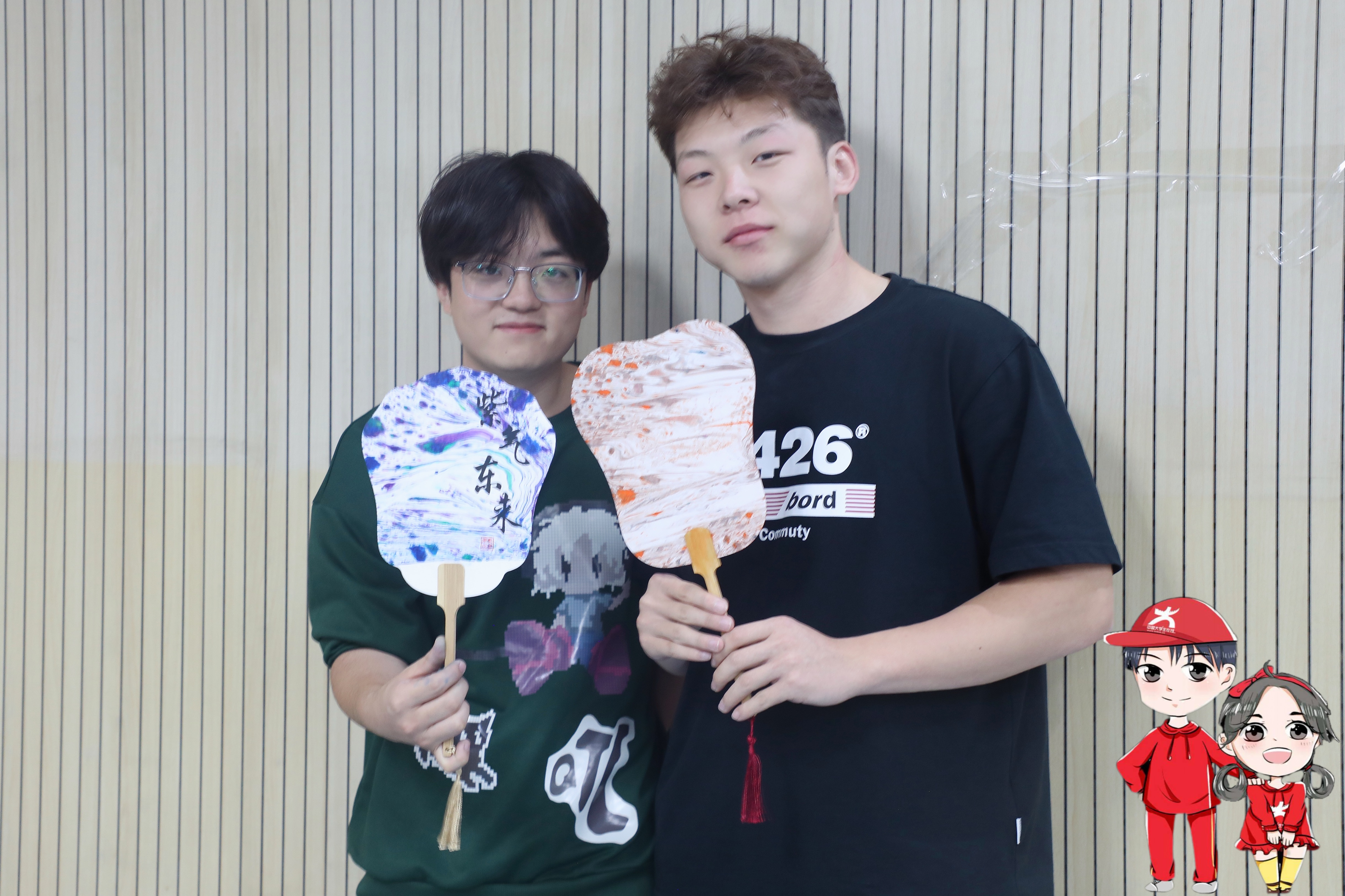 "知识殿堂色更鲜，智慧交流情更厚。"小中伴你走进知识的殿堂，每一次交流都加深了我们对智慧的理解和情感。校园网络通讯站供图