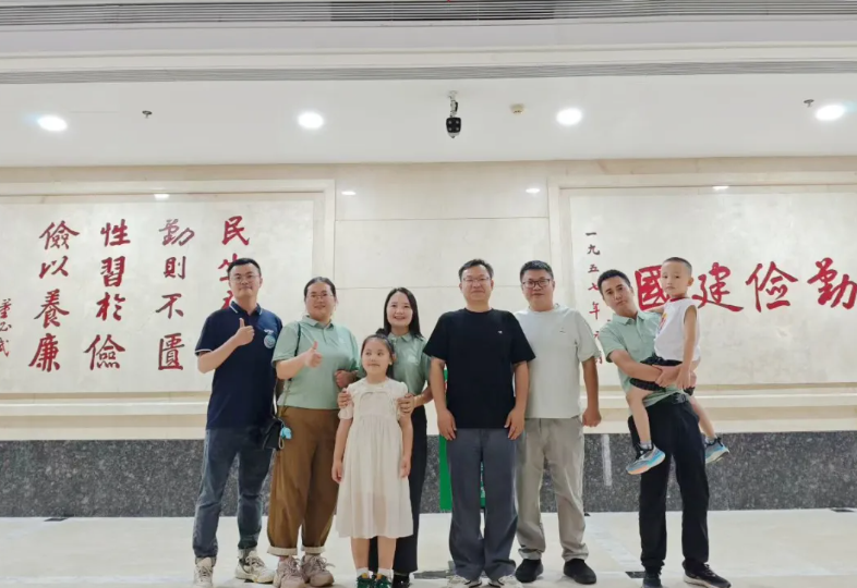 屏幕截图 2025-10-09 230034.png 屏幕截图 2025-10-09 230034.png