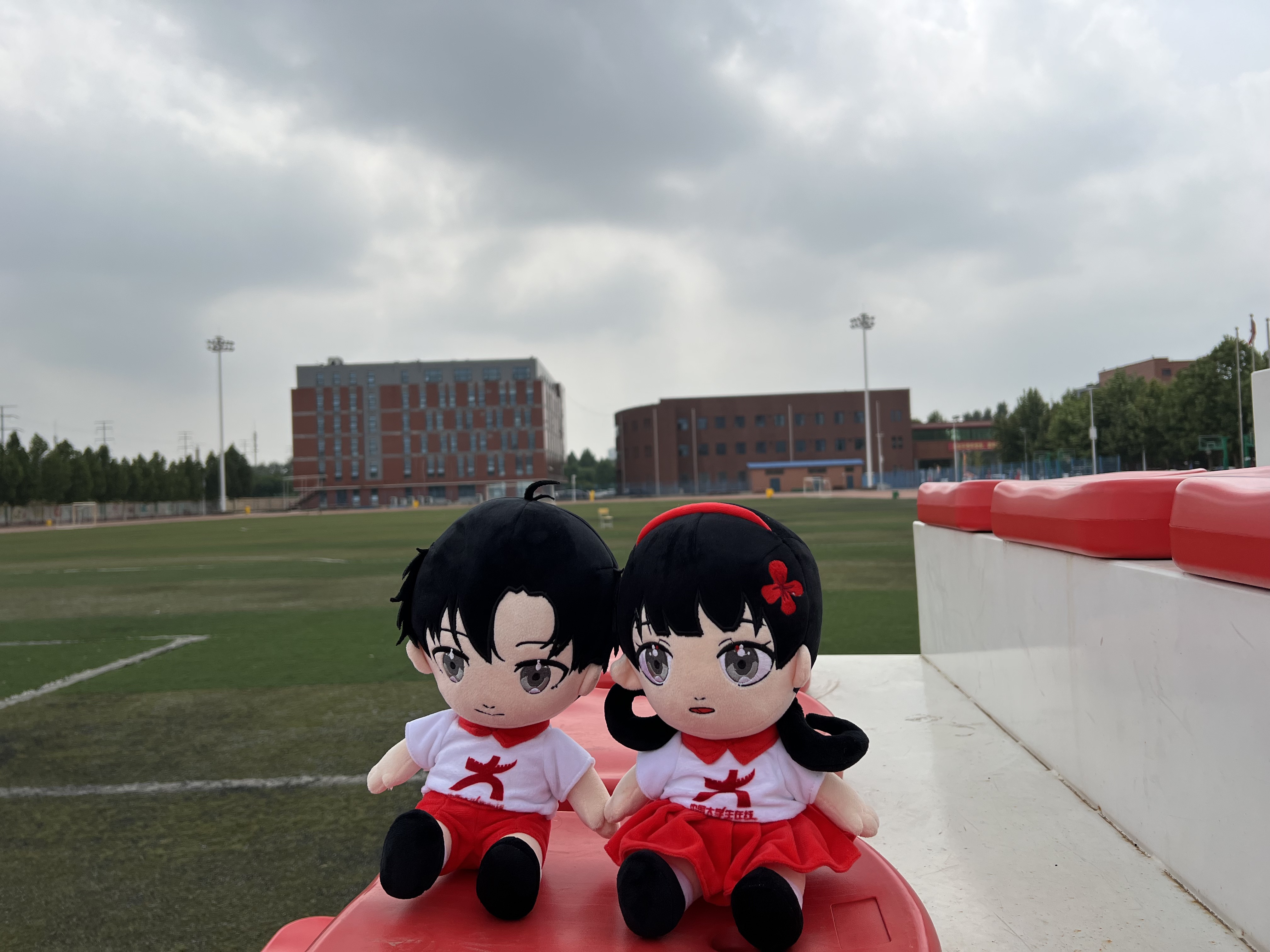 小中带新同学参观操场