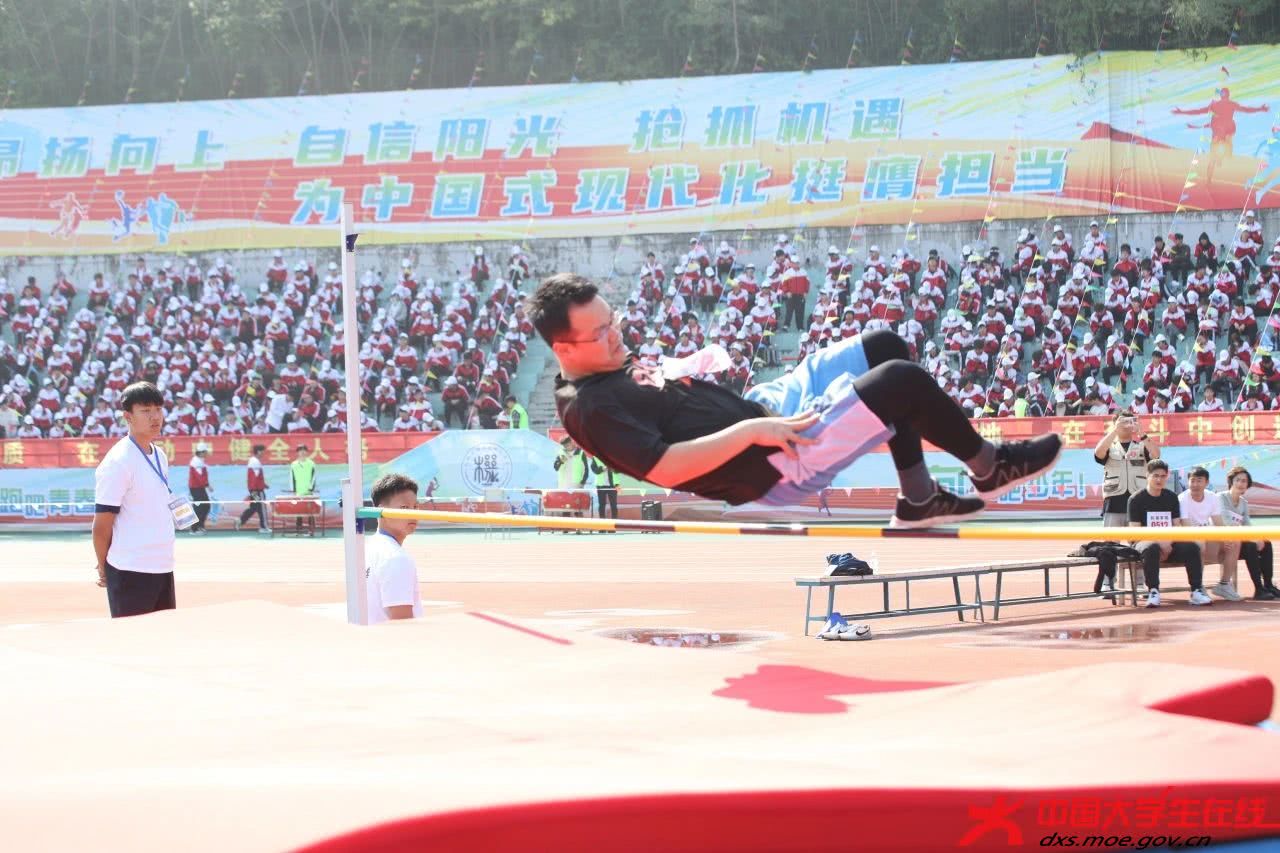 赛场拼搏精彩时刻 辽宁科技大学大通社摄.jpg