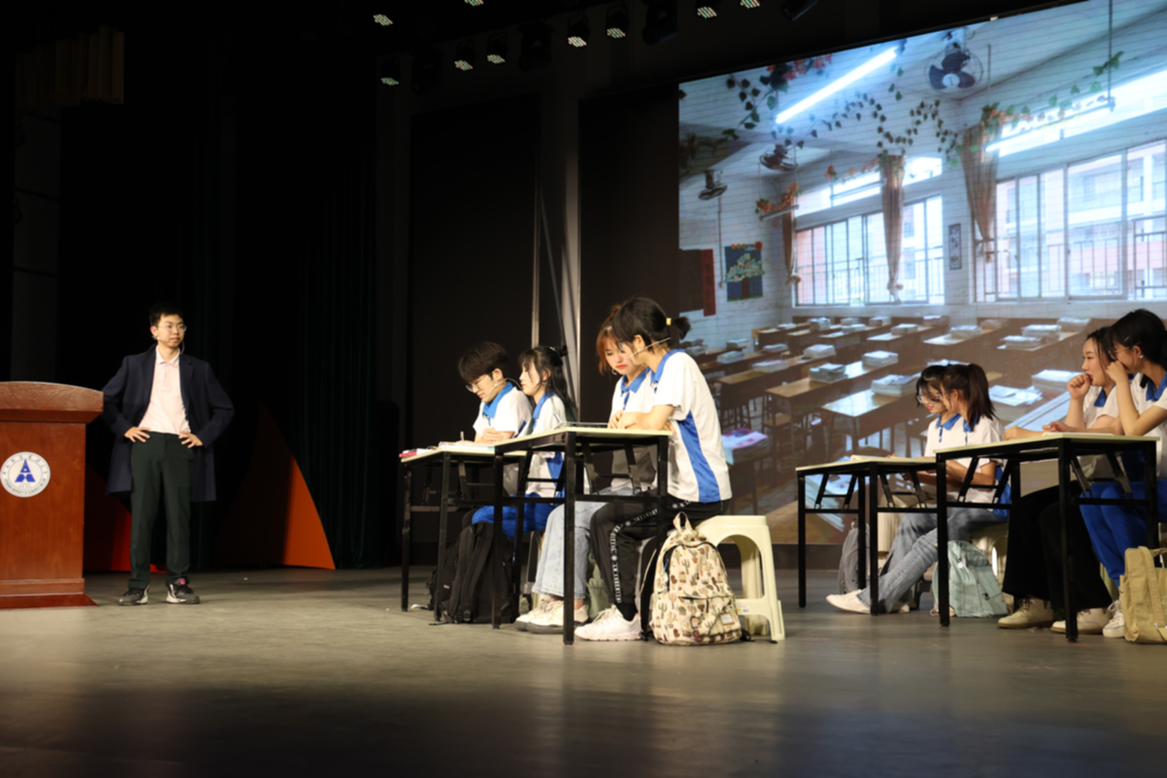舞台剧《闻声如晤》
中南财经政法大学彭佳摄