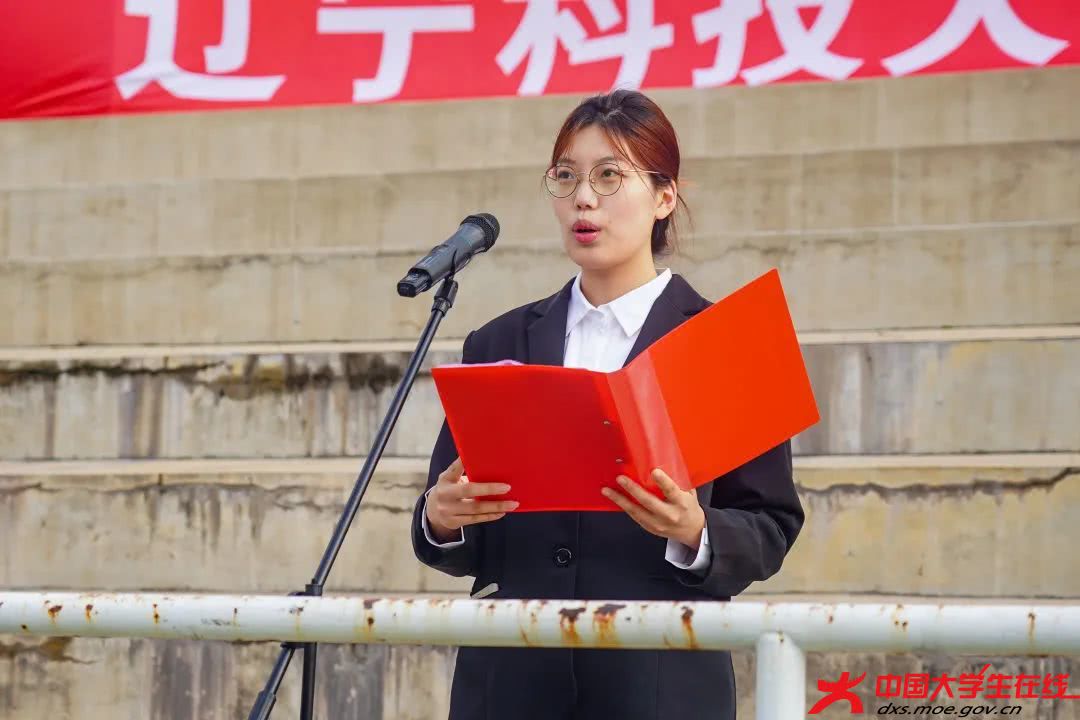 化学工程学院毕业生姜婉彤作国旗下演讲.jpg 化学工程学院毕业生姜婉彤作国旗下演讲.jpg