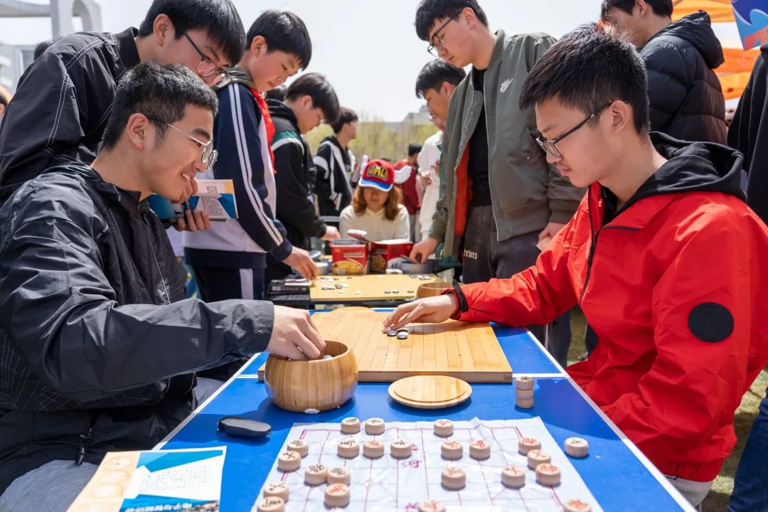 学生下棋体验.jpg