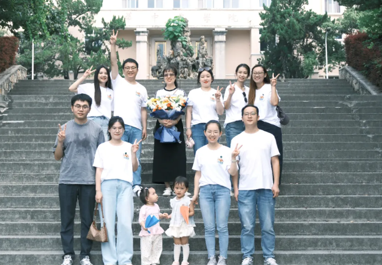 屏幕截图 2025-10-09 230040.png 屏幕截图 2025-10-09 230040.png