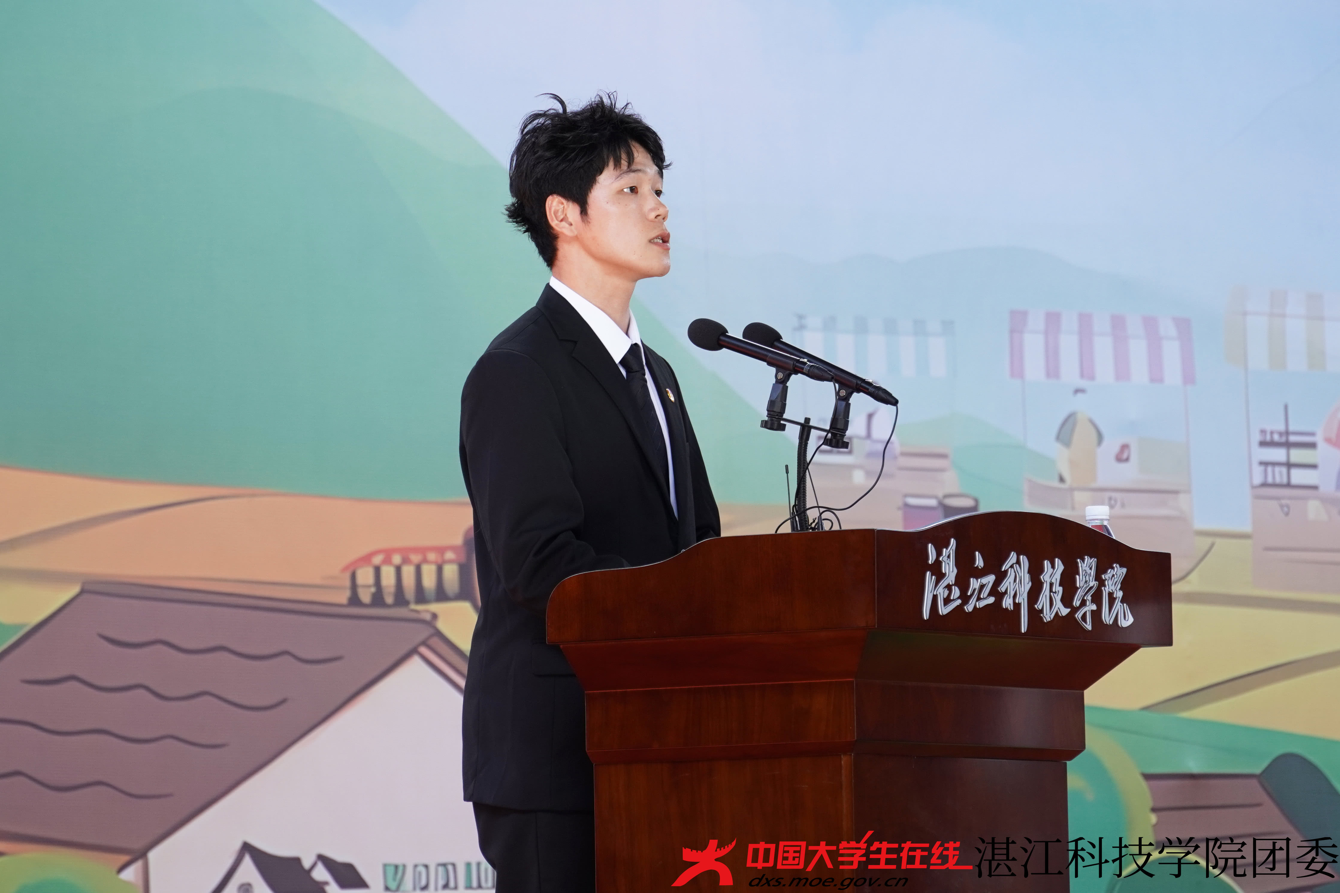 学生讲话,吴绮琪摄.jpg 学生讲话,吴绮琪摄.jpg