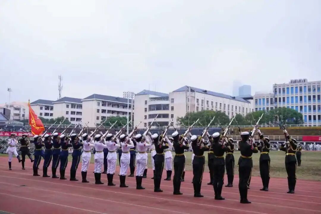 女子国旗护卫队特色枪操.jpg 女子国旗护卫队特色枪操.jpg