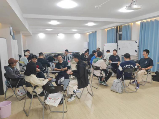 机器人学院
（活动进行  供图者：机器人学院）