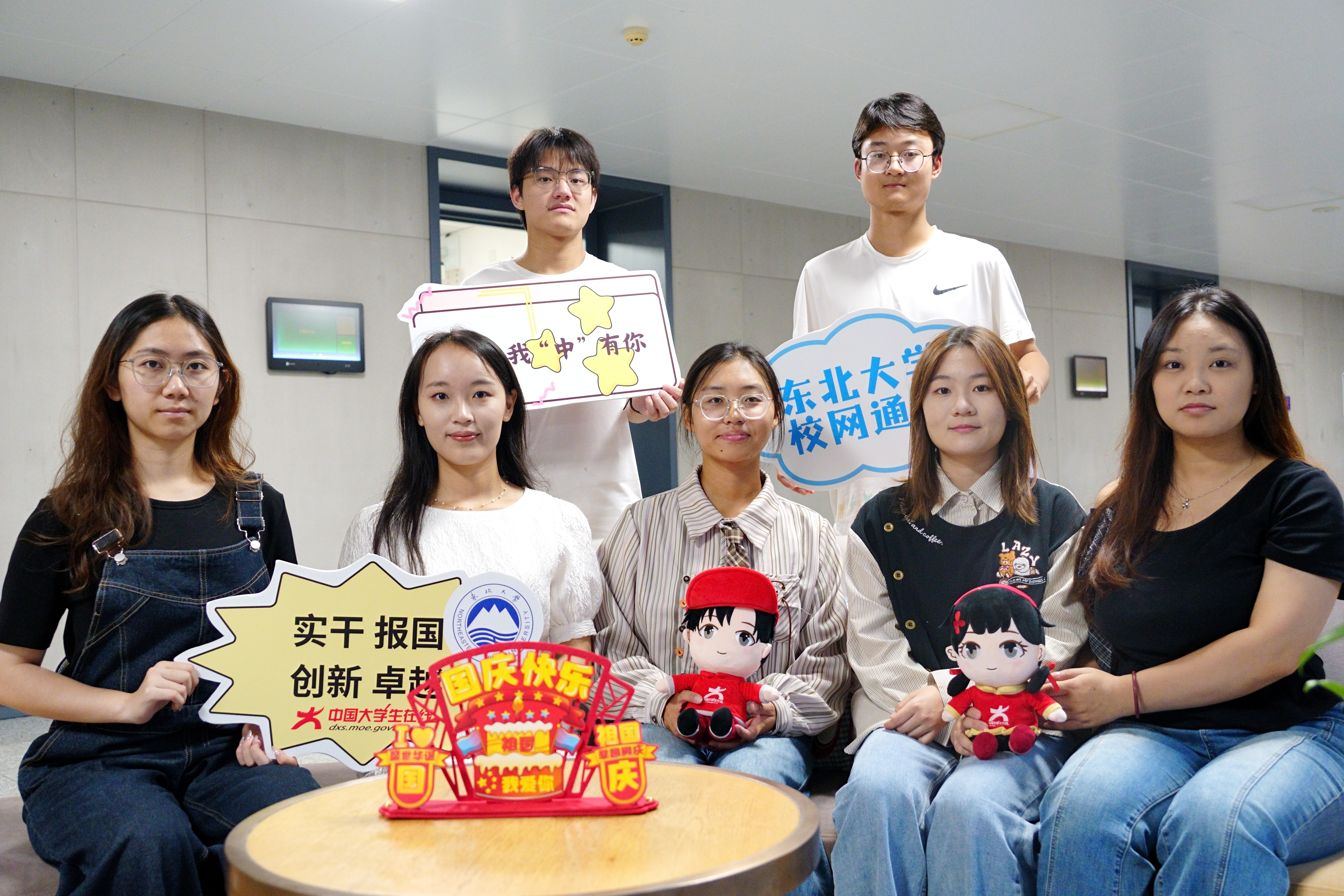 室内铭训明方向，堂前展颜寄寸心