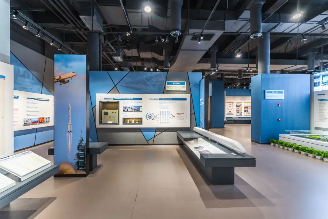 穿越百年中南，感悟大学精神。这里记录着学校的发展历程、名师风采和重大成就，是了解中南大学的第一扇窗。