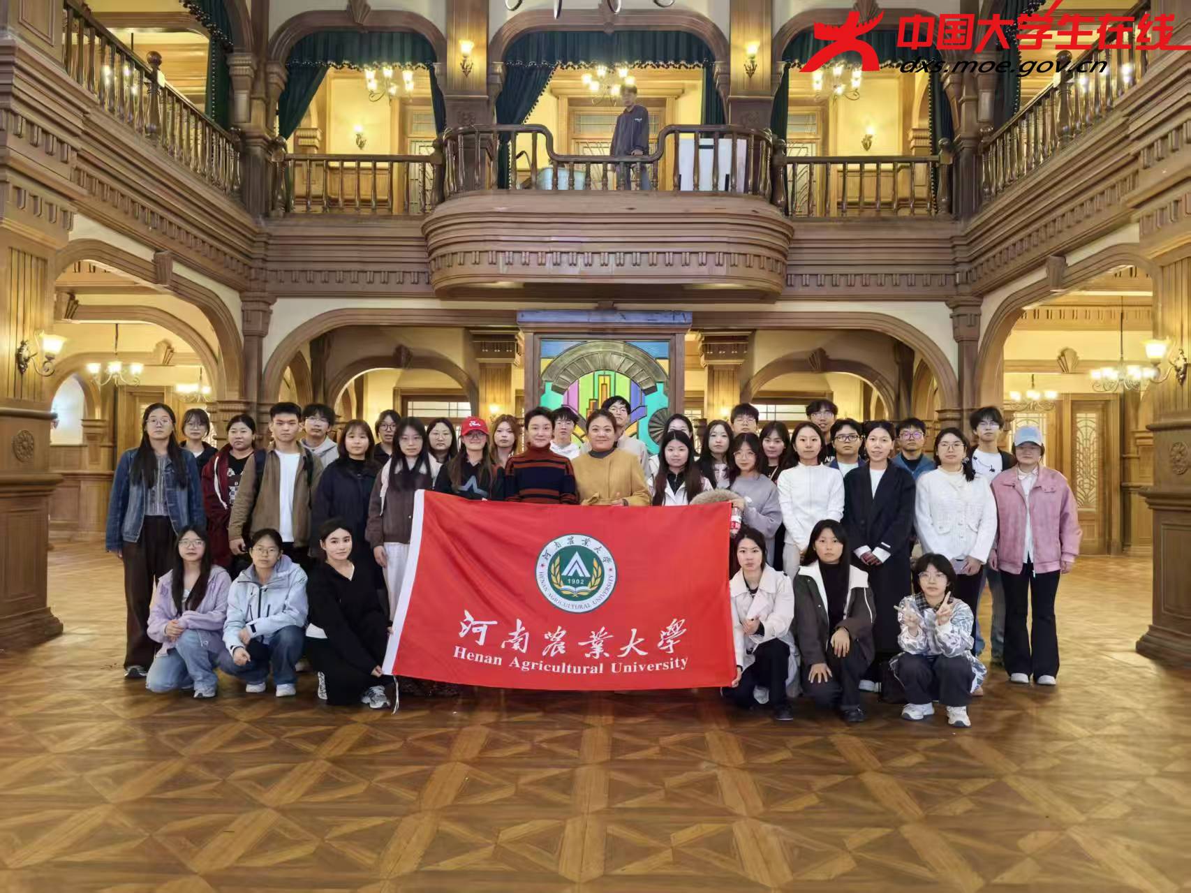 优秀学生记者参观郑州短剧基地 来源：秦晓璐