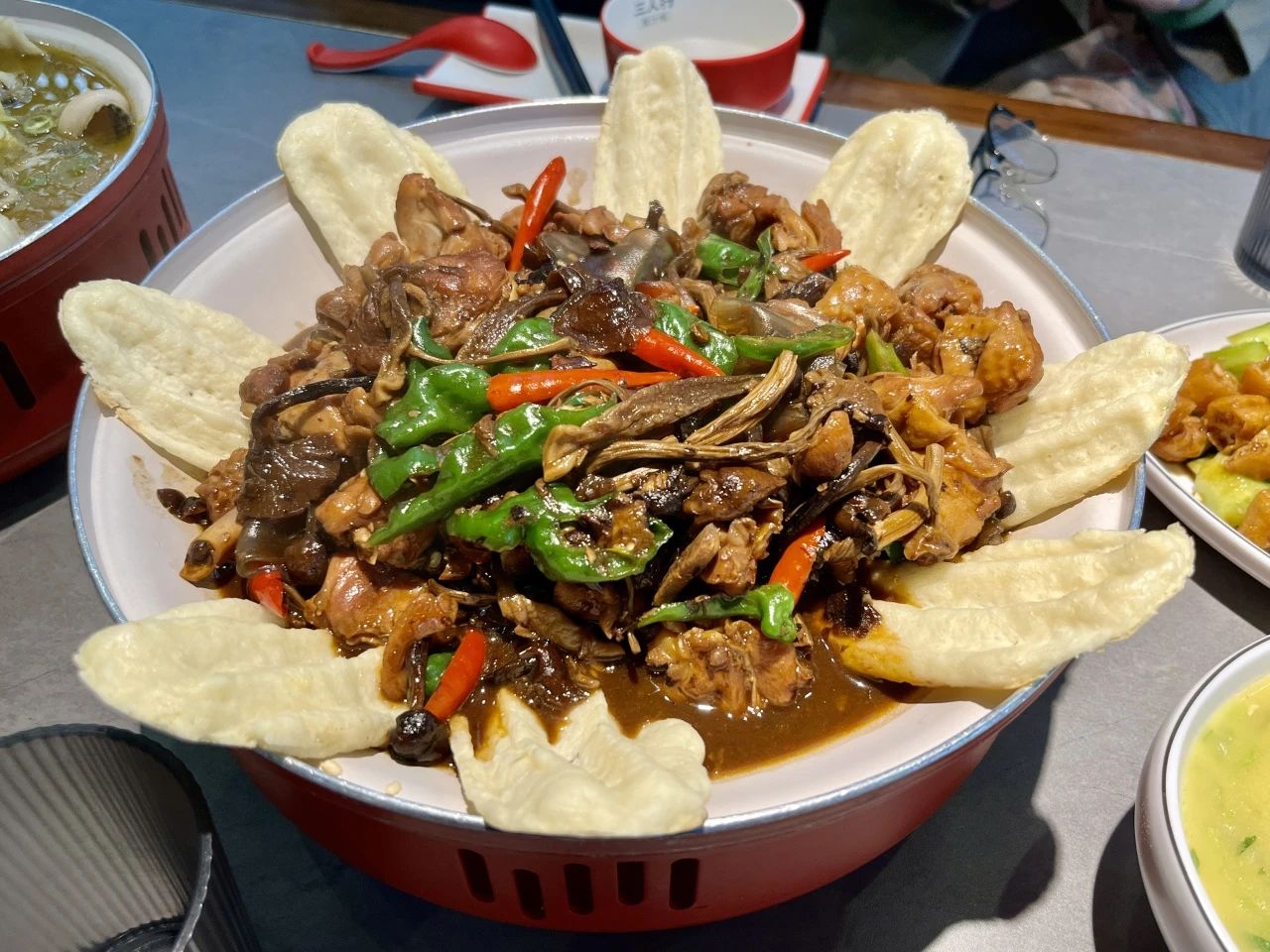 地锅鸡.jpg 地锅鸡.jpg