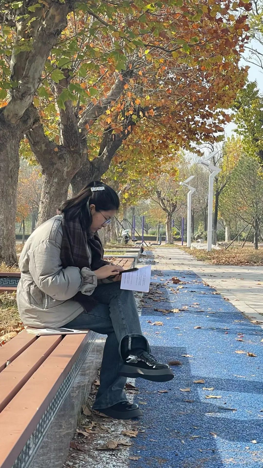 图片来自临沂大学休读区阳光舒适 岁月静好某处角落暖阳倾落寻路人用