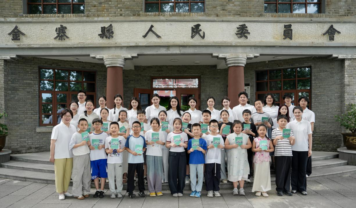 团队合影.png