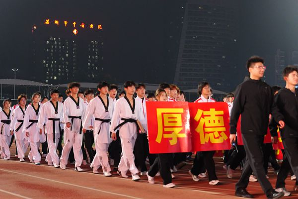 04入场式上体育学院方阵队（安徽师范大学 赵紫嫣 提供）