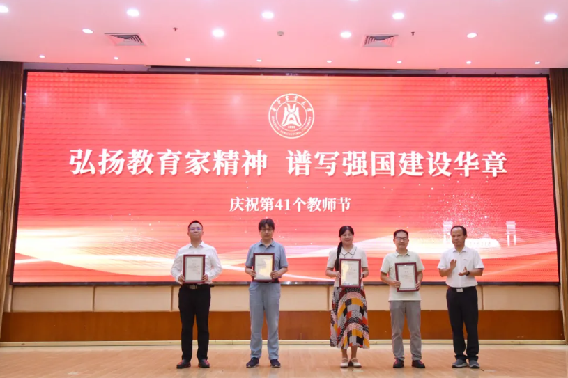 屏幕截图 2025-09-12 003929.png 屏幕截图 2025-09-12 003929.png