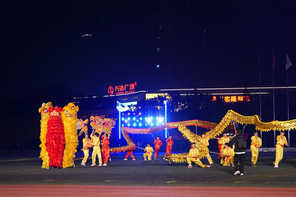 07精彩的开幕式节目：舞龙（安徽师范大学 赵紫嫣 提供）