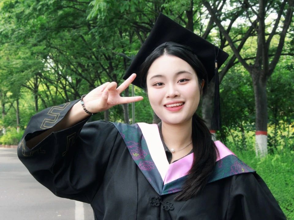 毕业10.jpg 毕业10.jpg