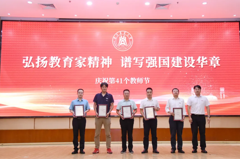 屏幕截图 2025-09-12 003906.png 屏幕截图 2025-09-12 003906.png