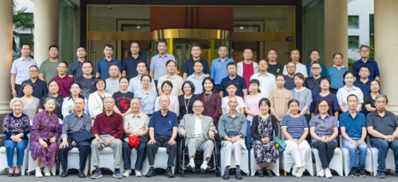 屏幕截图 2025-10-09 230112.png 屏幕截图 2025-10-09 230112.png