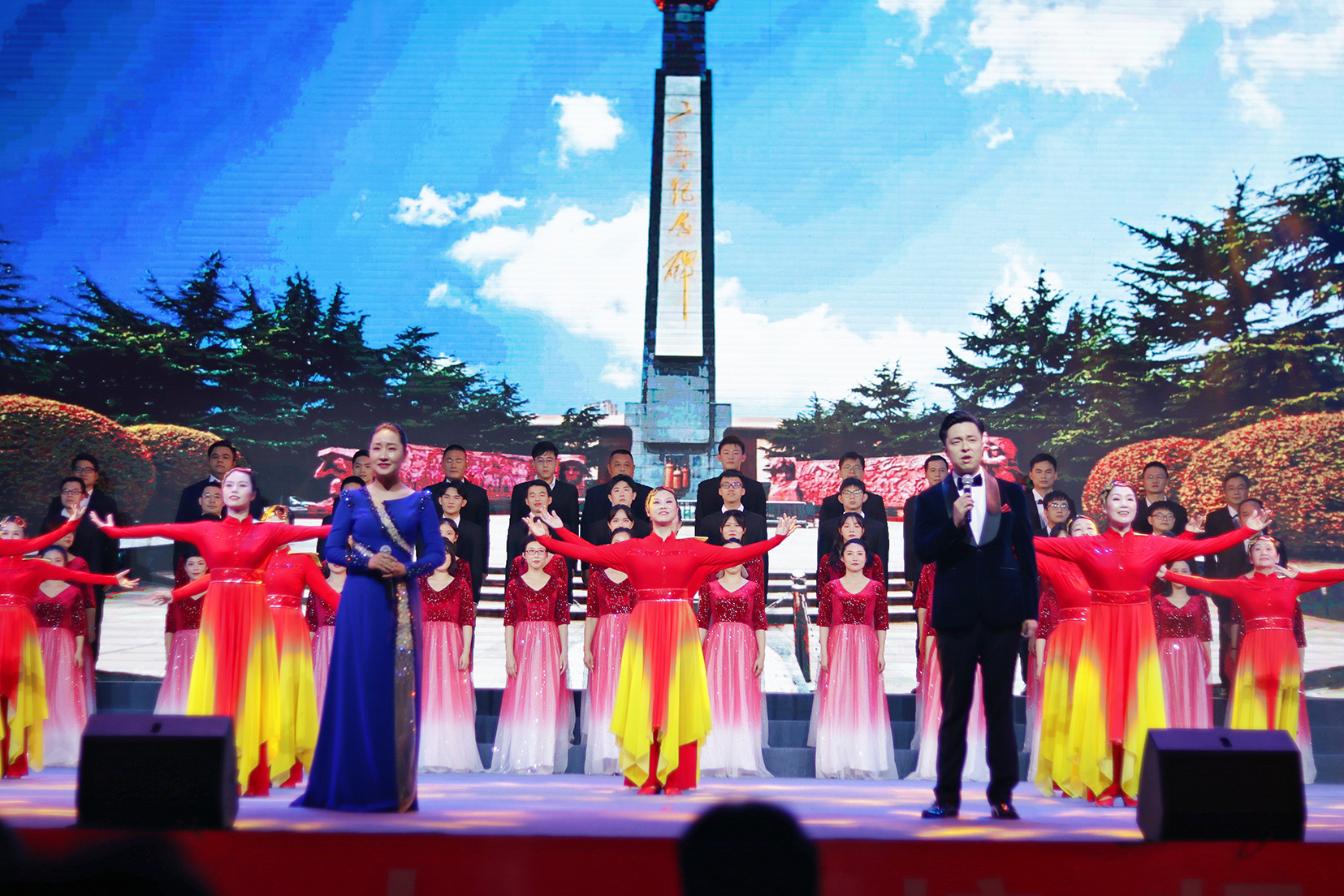 07由福建省歌剧院的董狄、彭彬领唱的《领航》展现了表演者们对新时代的展望。（陈航宇/摄）