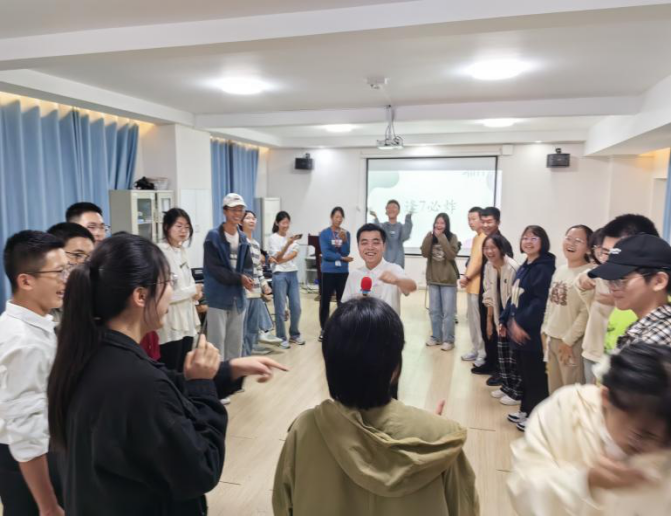 化学化工学院
（活动进行  供图者：化学化工学院）