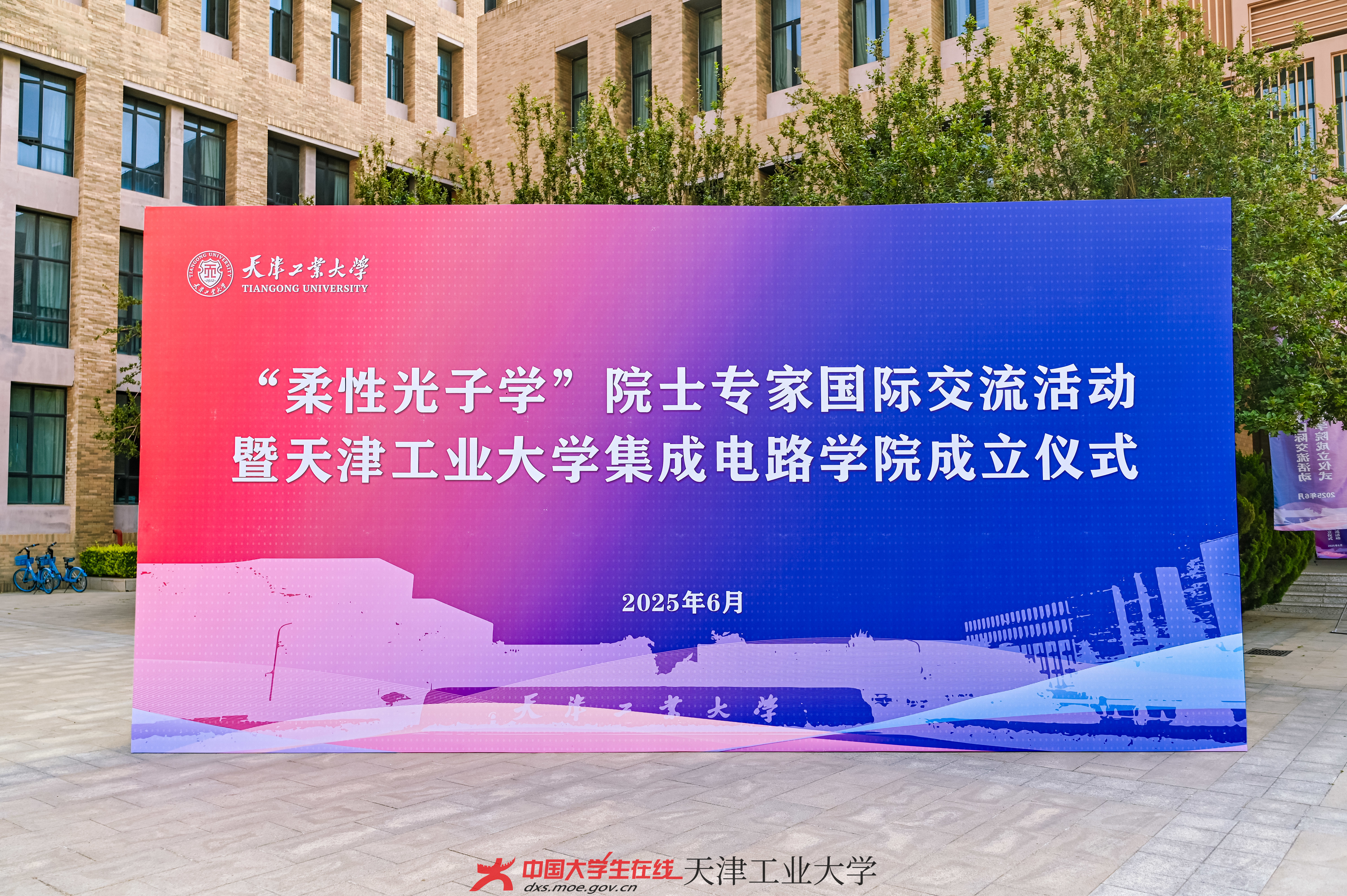 DZL9079.JPG DZL9079.JPG
