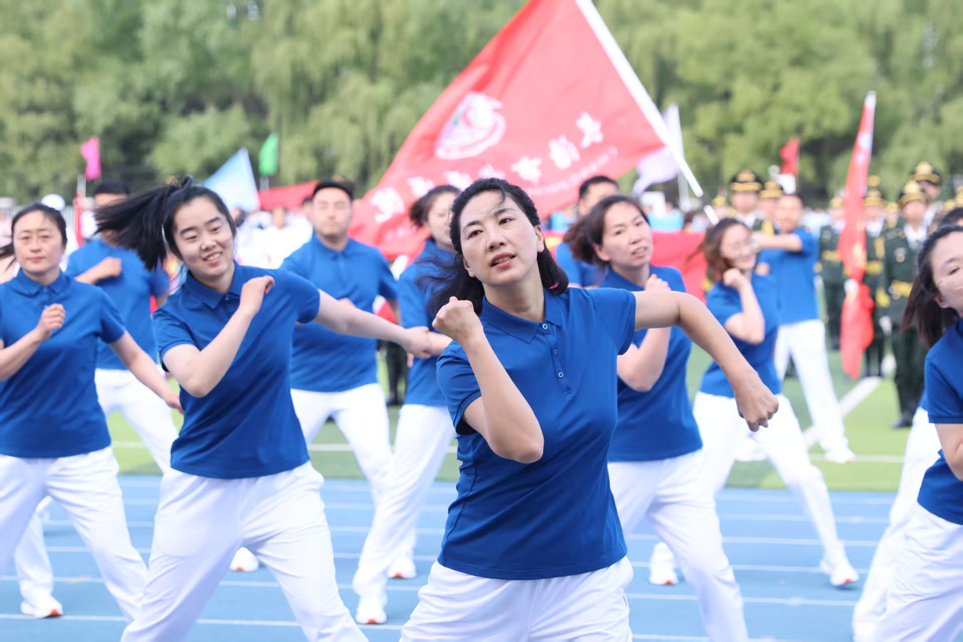e54c69fc268f2cf70df57bc195eb415.jpg