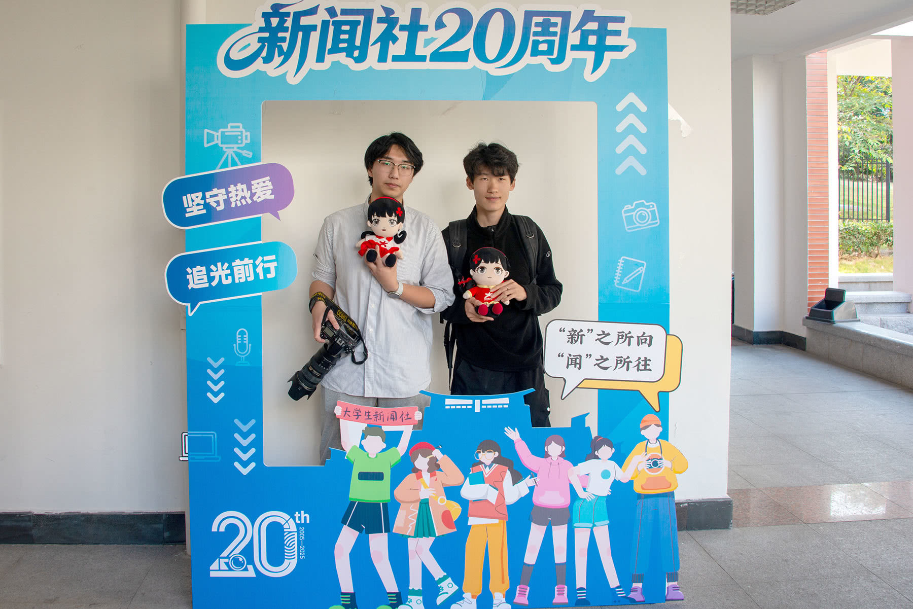 校网通成员与新闻社20周年合影(摄影:肖博涵).jpg 校网通成员与新闻社20周年合影(摄影:肖博涵).jpg