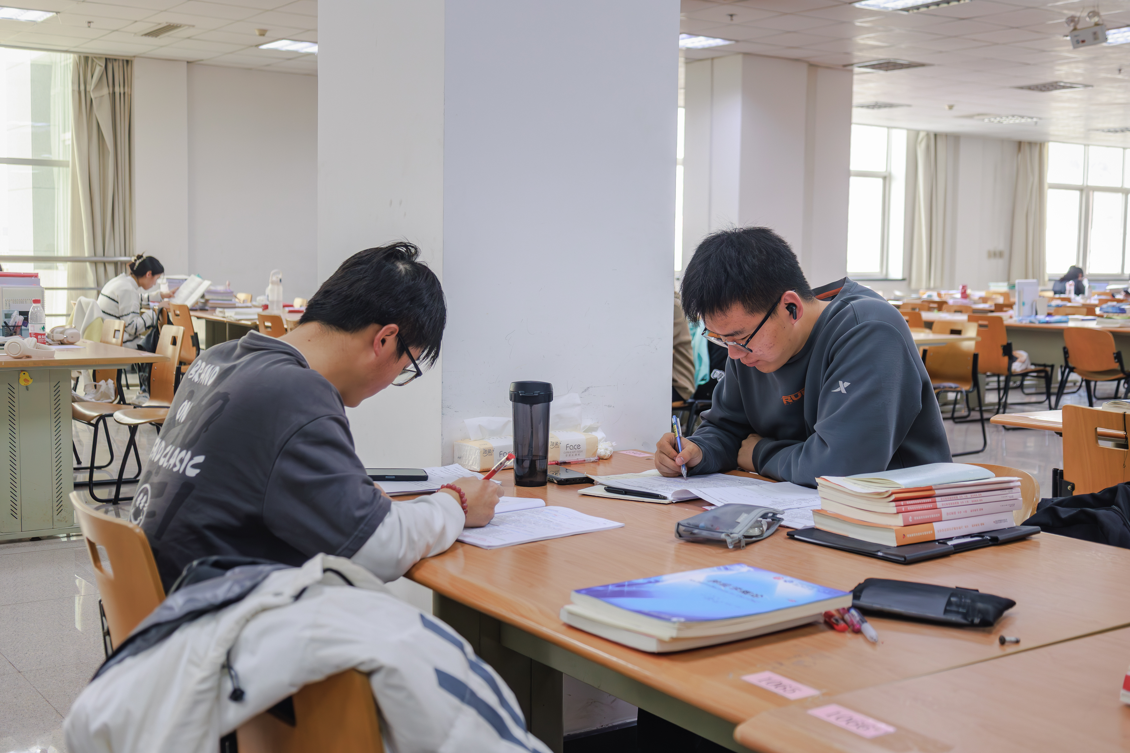 心情调味剂:软糖点亮暖春来 - 延安大学 - 中国大学生在线