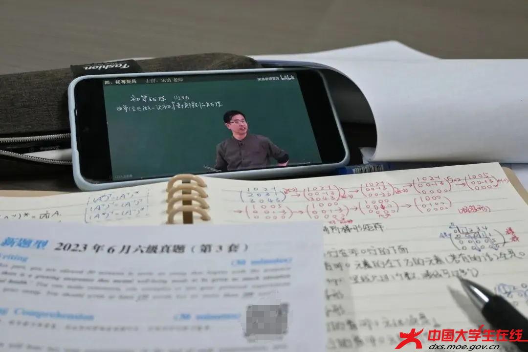 书香伴读静时光 辽宁科技大学大通社摄.png 书香伴读静时光 辽宁科技大学大通社摄.png