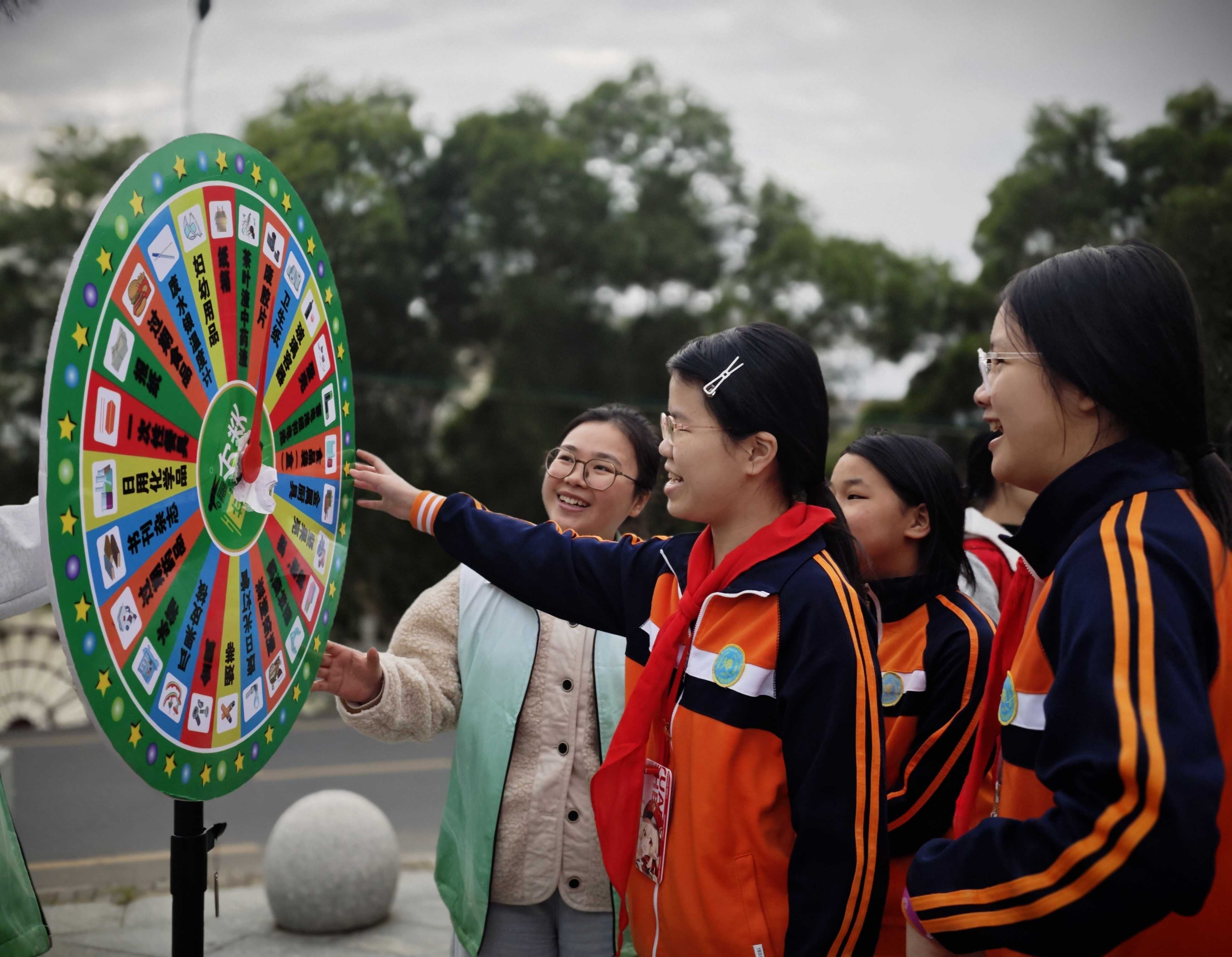 邓敏婷 (4).jpg 邓敏婷 (4).jpg