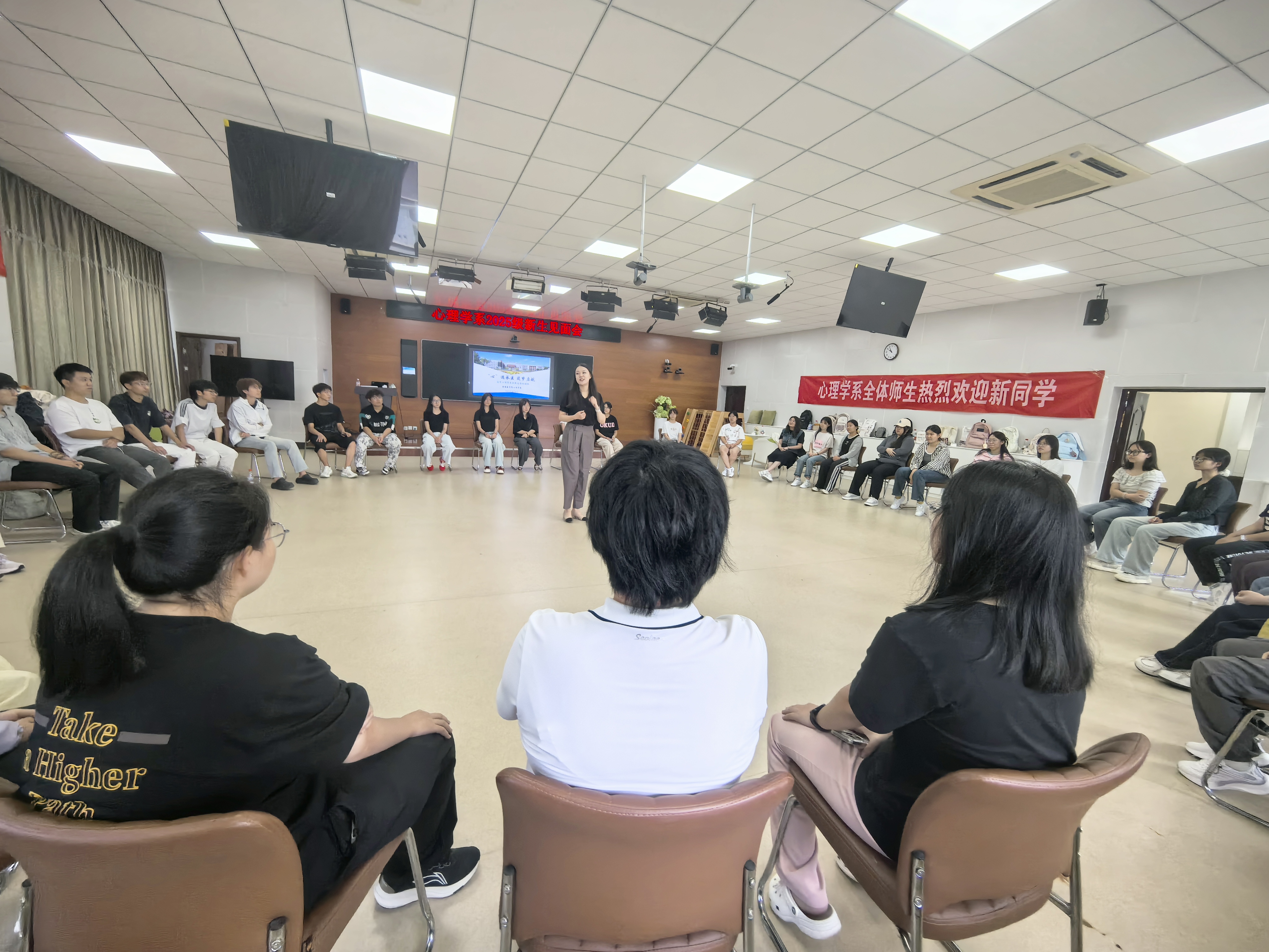 12新生团体破冰·大风吹.jpg 12新生团体破冰·大风吹.jpg