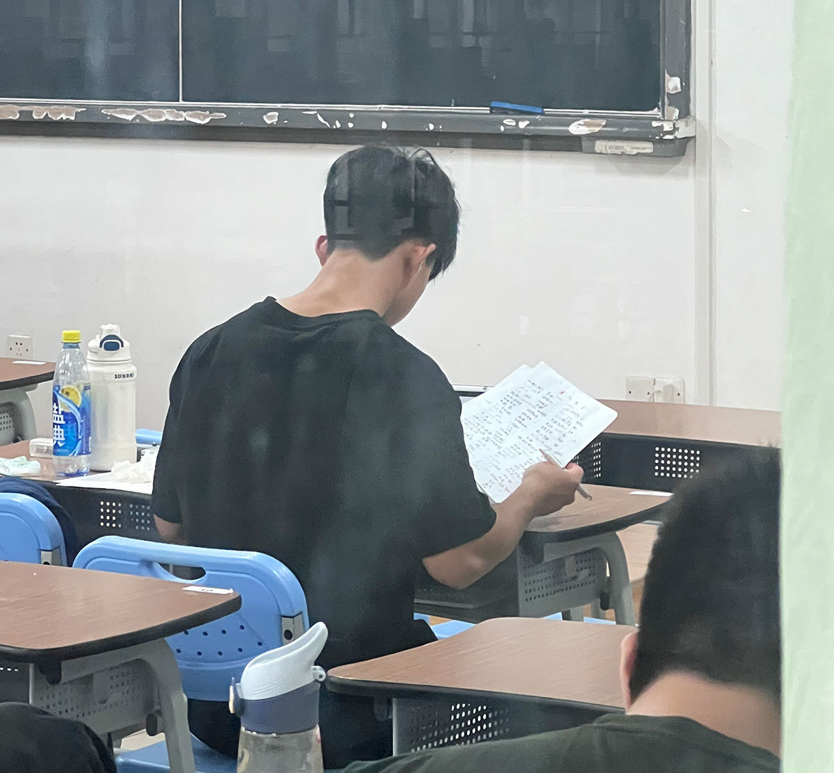 付汉鹏在复习.jpg