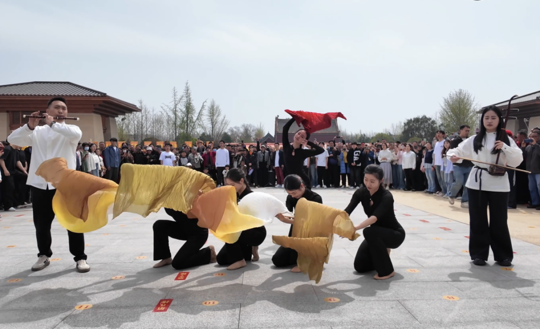 快闪活动路演 图片来源郑州大学.png 快闪活动路演 图片来源郑州大学.png
