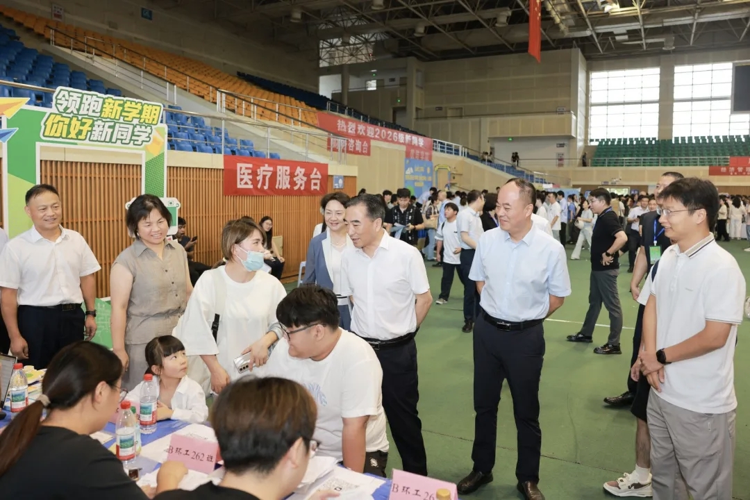 领导2.jpg 领导2.jpg