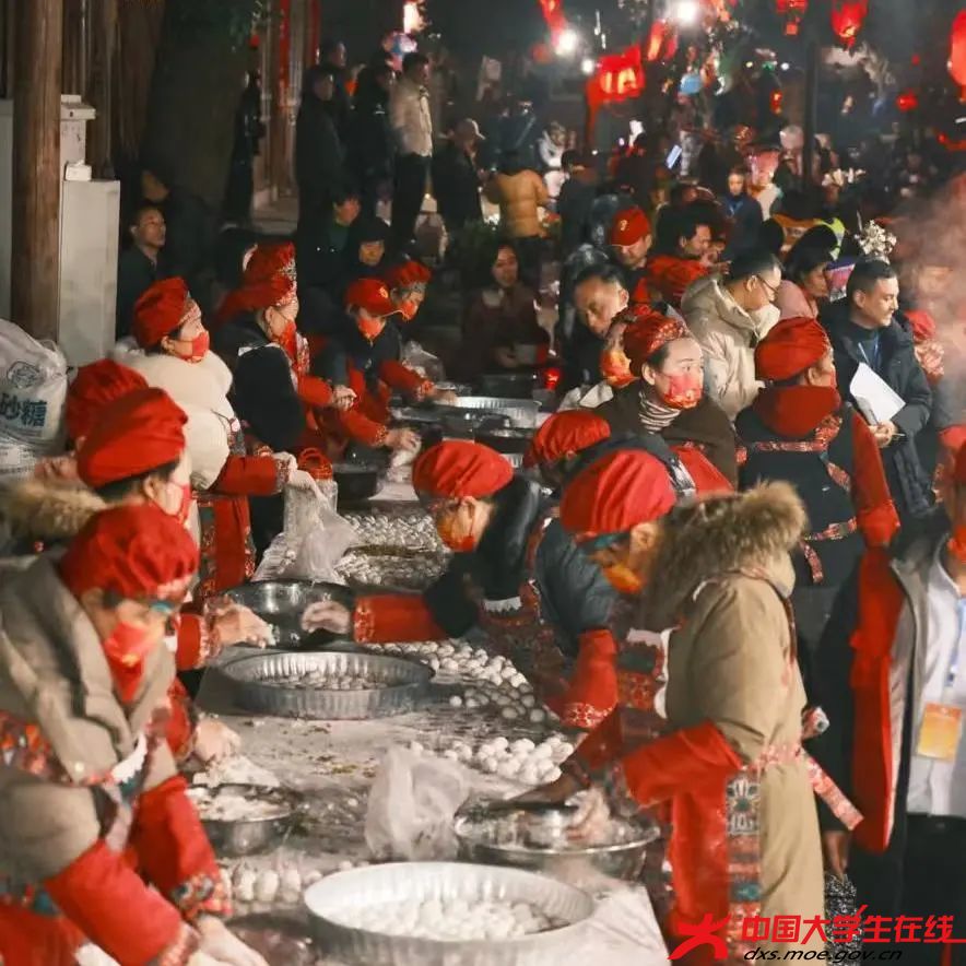 热闹的元宵制作中 辽宁科技大学团委摄.jpg