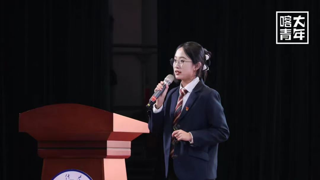 图为“学习之星”武文涵为在场师生带来激情澎湃的演讲。毕家悦 供图