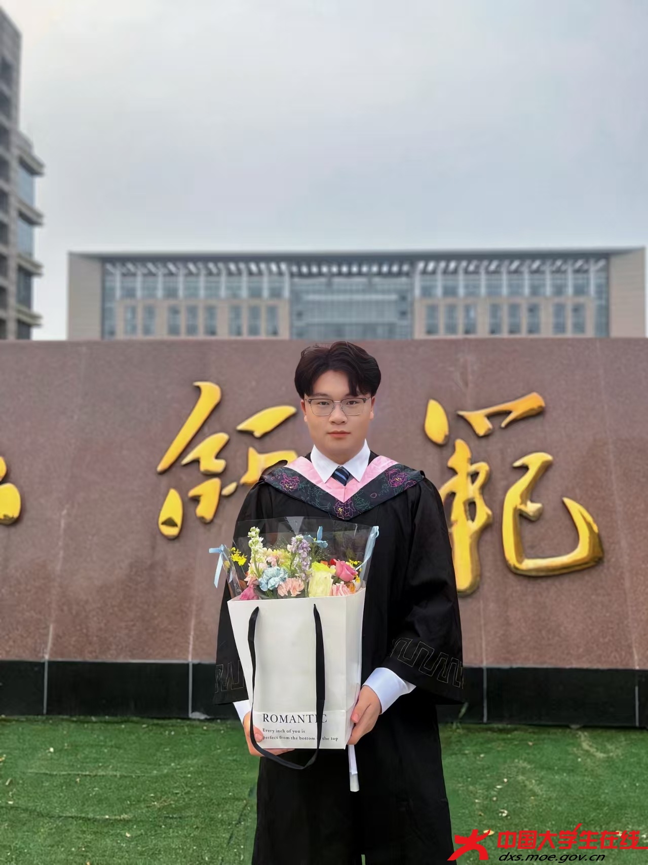 如果志同道合，希望我们旗鼓相当。倘若分道扬镳，就祝我们各有千秋（唐山师范学院李欣怡提供）