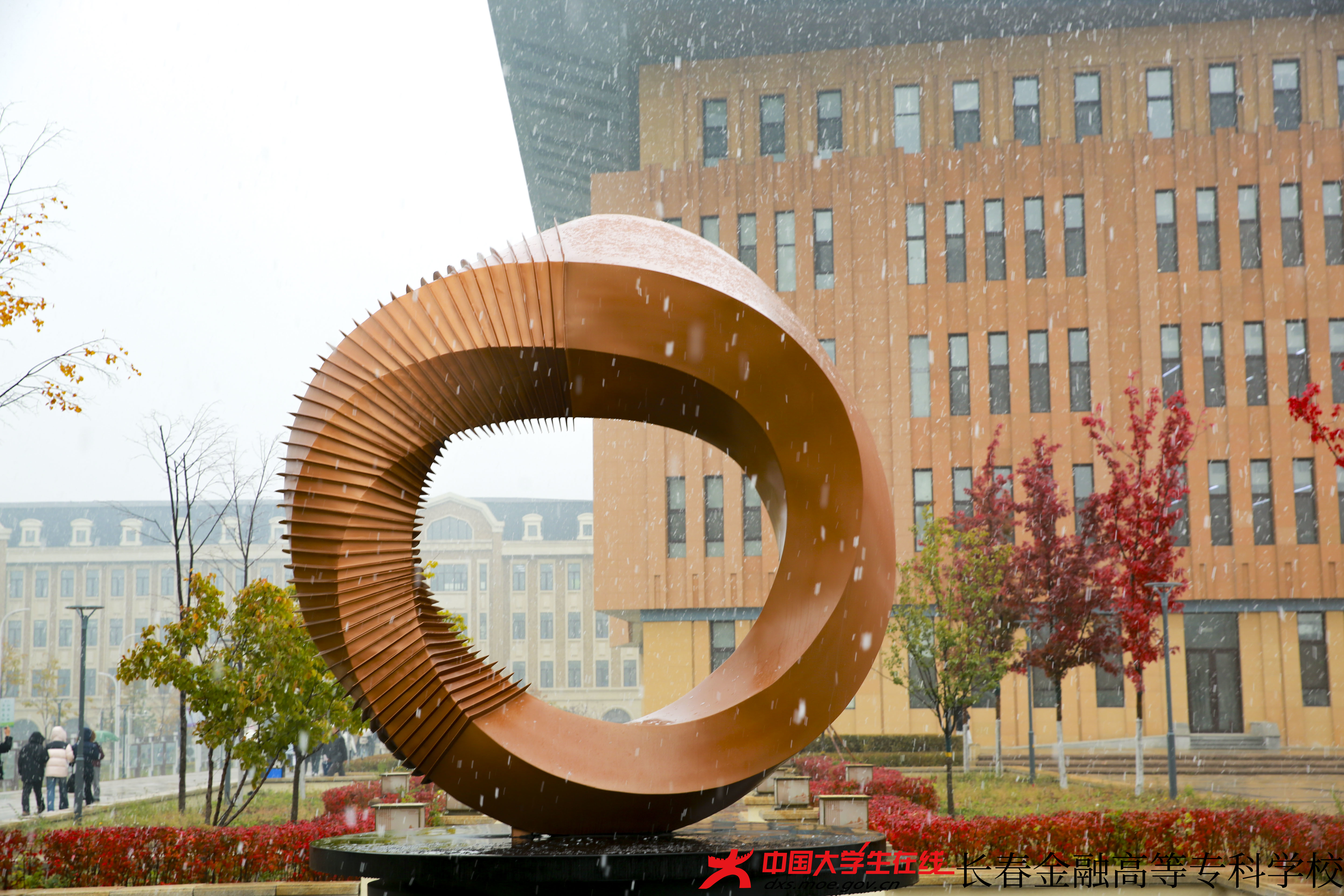 大学生记者团--金专初雪