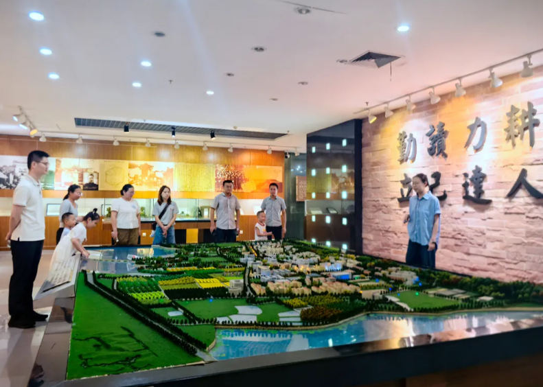 屏幕截图 2025-10-09 230023.png 屏幕截图 2025-10-09 230023.png