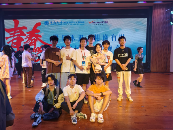 【中南大学】能源科学与工程学院尹彬:步履不停,青春长鸣 国奖风采录4.png 【中南大学】能源科学与工程学院尹彬:步履不停,青春长鸣 国奖风采录4.png