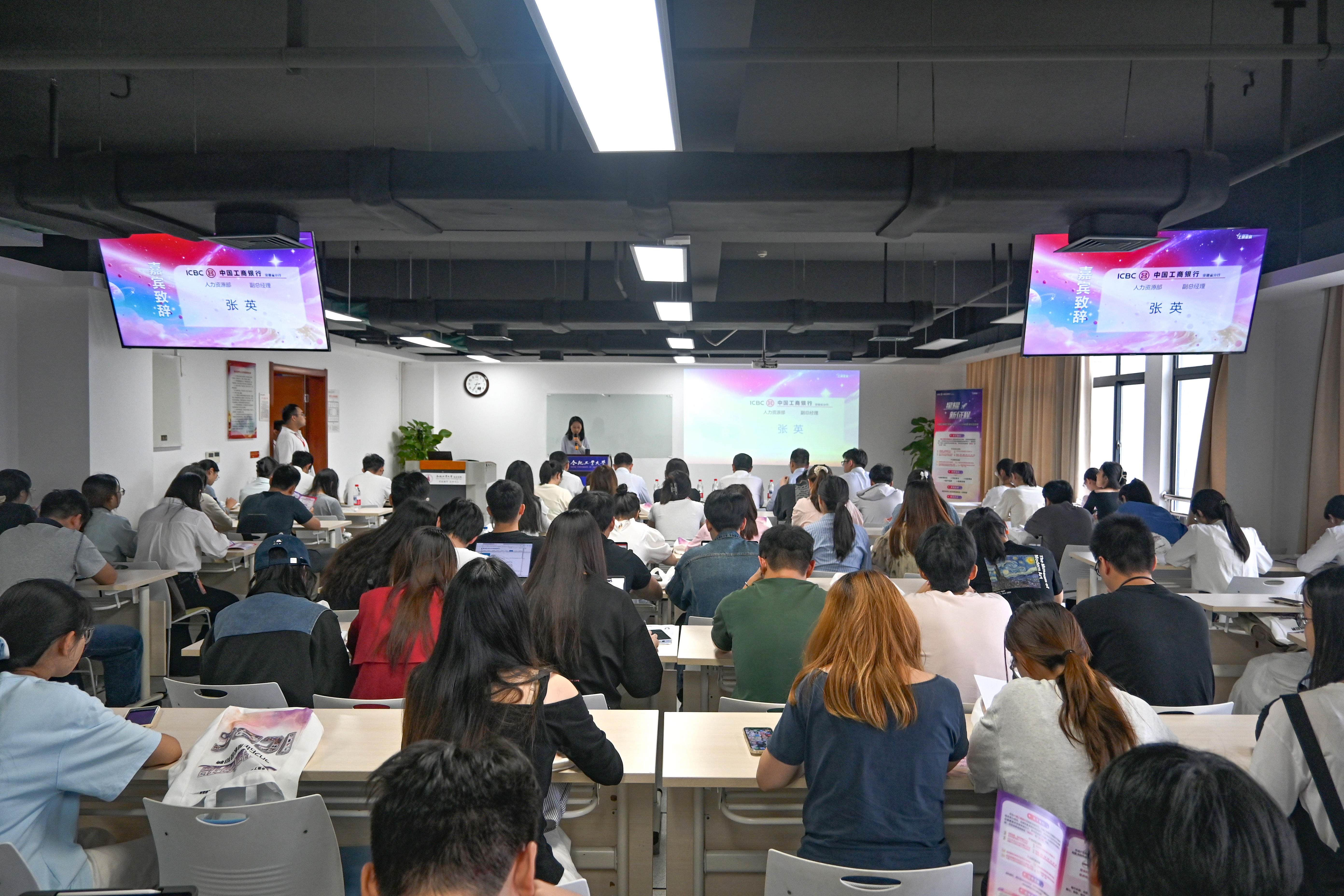10金融人才招聘周.jpg 10金融人才招聘周.jpg